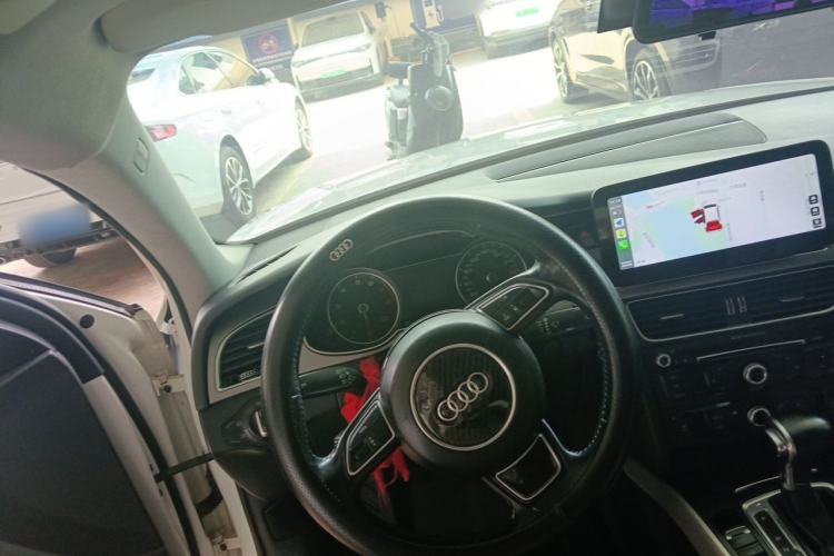 Used Audi A4L 2013 35 TFSI Automatic Standard Model Steering Wheel