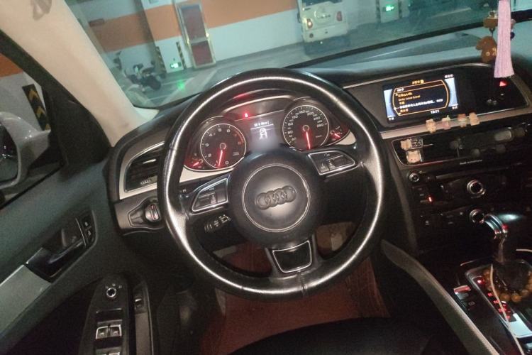 Used Audi A4L 2013 35 TFSI Automatic Standard Model Steering Wheel