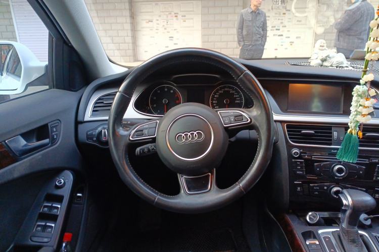 Used Audi A4L 2013 35 TFSI Automatic Comfort Model Steering Wheel