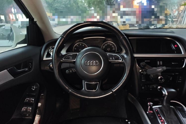 Used Audi A4L 2013 35 TFSI Automatic Standard Model Steering Wheel