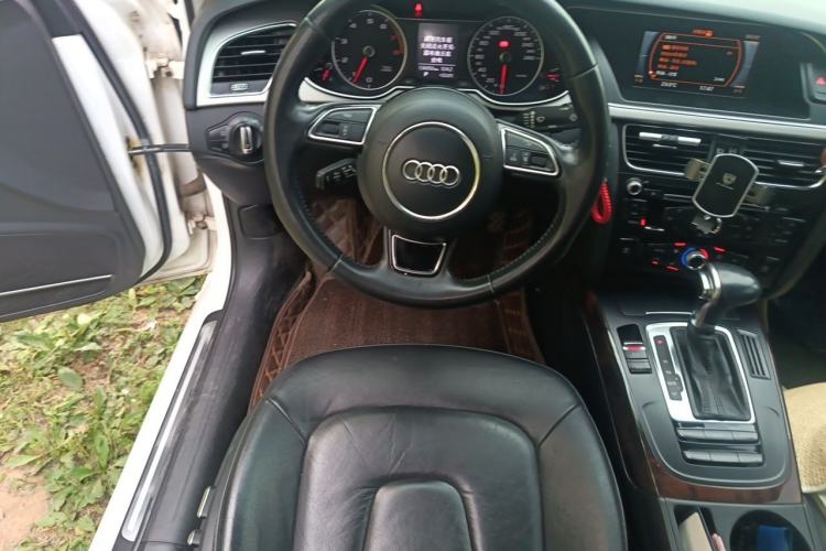 Used Audi A4L 2013 35 TFSI Automatic Comfort Model Steering Wheel