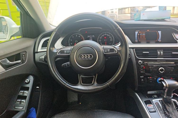 Used Audi A4L 2013 35 TFSI Automatic Standard Model Steering Wheel
