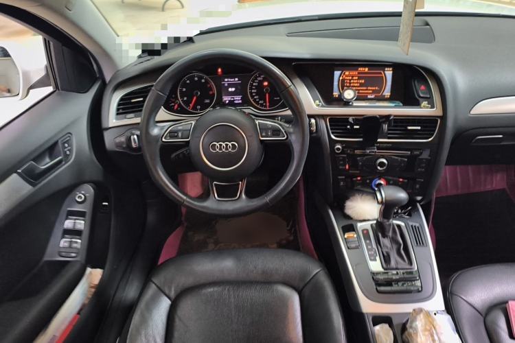 Used Audi A4L 2013 35 TFSI Automatic Standard Model Steering Wheel
