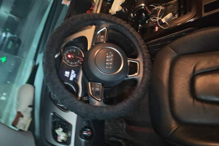 Used Audi A4L 2013 35 TFSI Automatic Comfort Model Steering Wheel