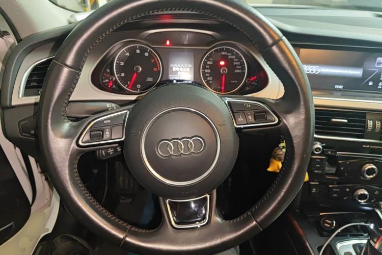Used Audi A4L 2013 35 TFSI Automatic Comfort Model Steering Wheel