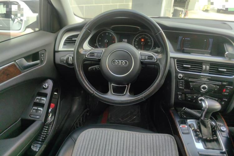 Used Audi A4L 2013 35 TFSI Automatic Comfort Model Steering Wheel