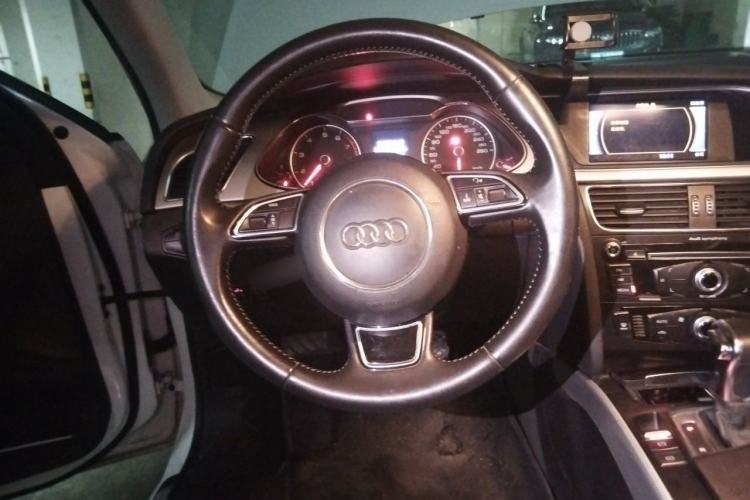 Used Audi A4L 2013 35 TFSI Automatic Comfort Model Steering Wheel