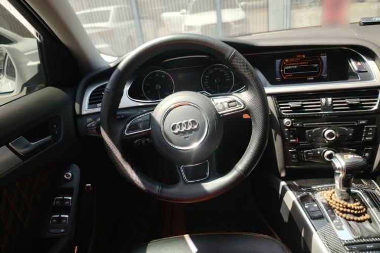 Used Audi A4L 2013 35 TFSI Automatic Standard Model Steering Wheel
