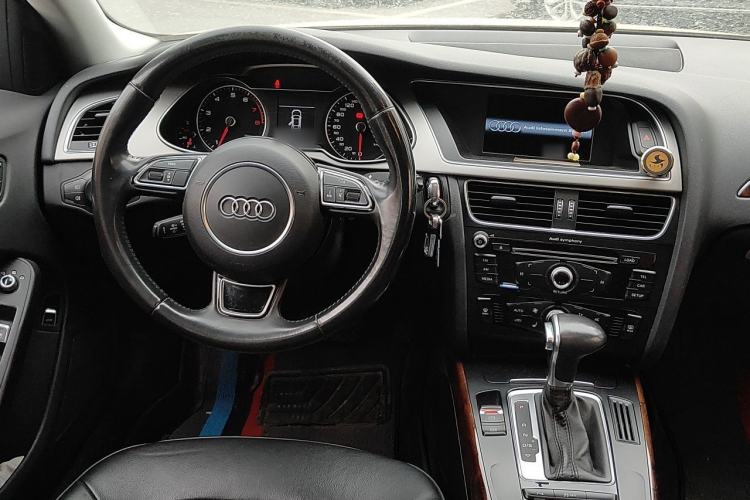 Used Audi A4L 2013 35 TFSI Automatic Comfort Model Steering Wheel