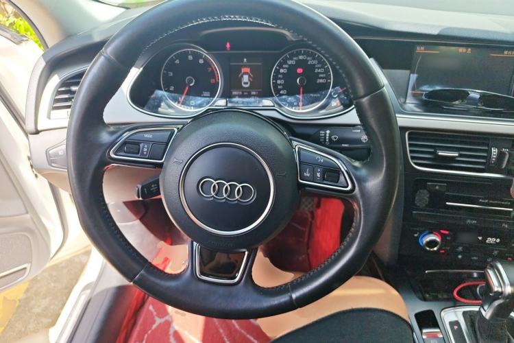 Used Audi A4L 2013 35 TFSI Automatic Technology Edition Steering Wheel