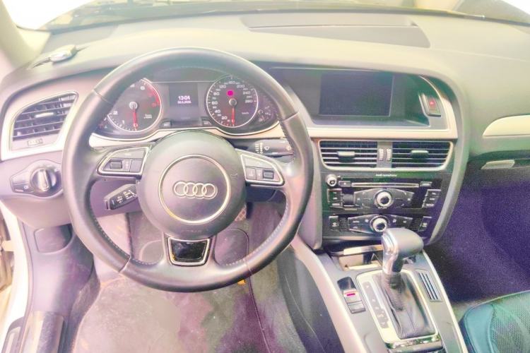 Used Audi A4L 2013 35 TFSI Automatic Standard Model Steering Wheel