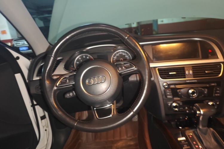 Used Audi A4L 2013 35 TFSI Automatic Comfort Model Steering Wheel