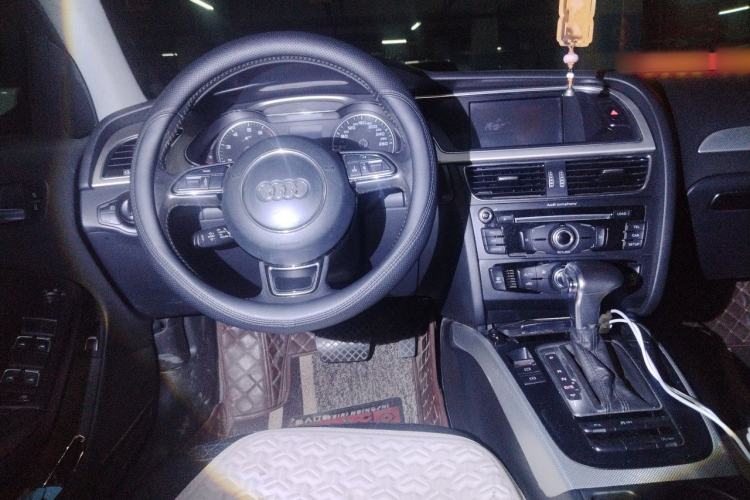Used Audi A4L 2013 35 TFSI Automatic Standard Model Steering Wheel