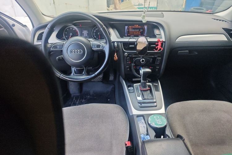 Used Audi A4L 2013 35 TFSI Automatic Standard Model Steering Wheel