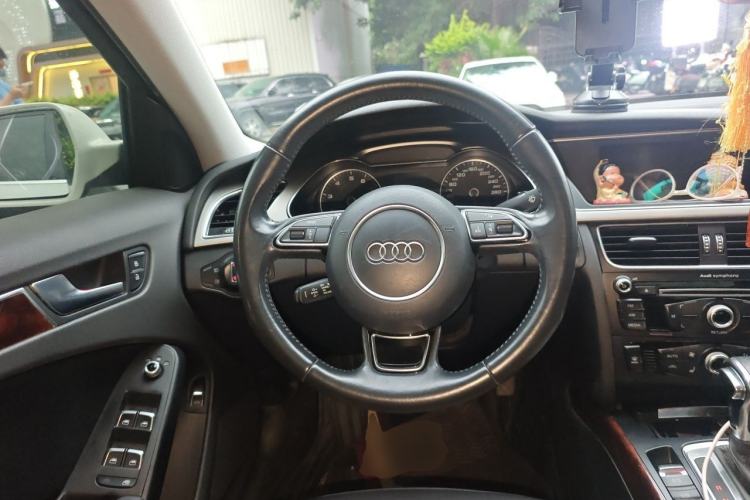 Used Audi A4L 2013 35 TFSI Automatic Comfort Model Steering Wheel