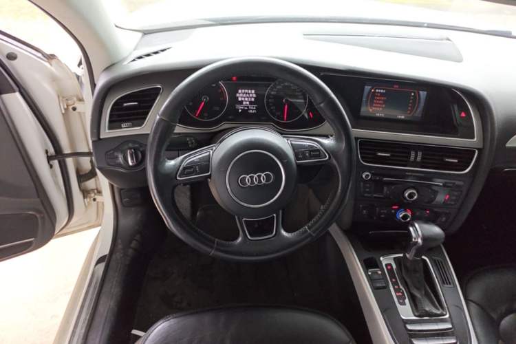 Used Audi A4L 2013 35 TFSI Automatic Standard Model Steering Wheel