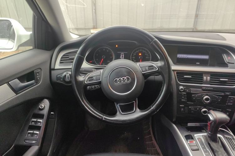 Used Audi A4L 2013 35 TFSI Automatic Standard Model Steering Wheel