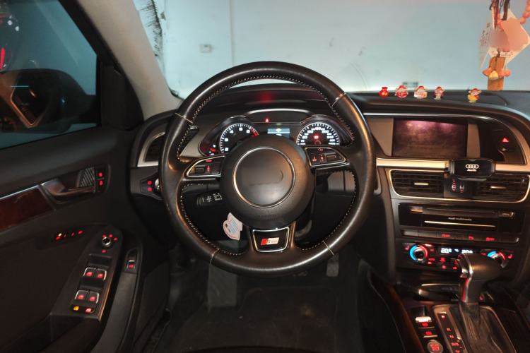 Used Audi A4L 2013 35 TFSI Automatic Technology Edition Steering Wheel