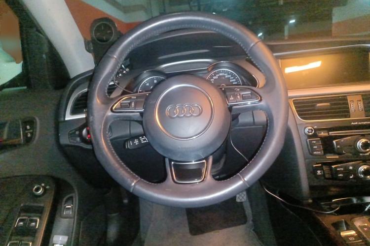Used Audi A4L 2013 35 TFSI Automatic Comfort Model Steering Wheel