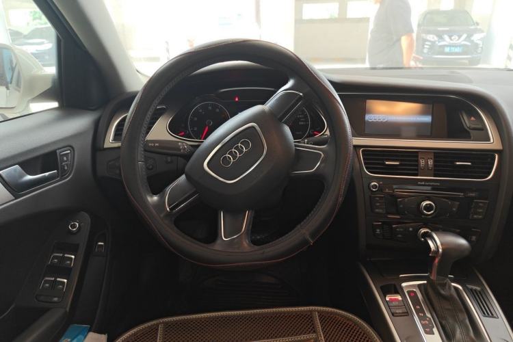 Used Audi A4L 2013 30 TFSI Automatic Comfort Model Steering Wheel