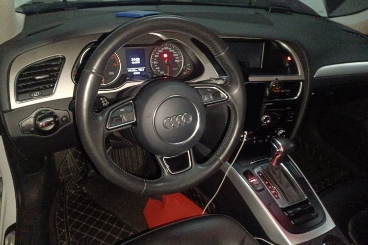 Used Audi A4L 2013 35 TFSI Automatic Standard Model Steering Wheel