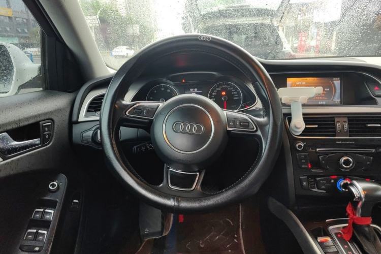 Used Audi A4L 2013 35 TFSI Automatic Comfort Model Steering Wheel