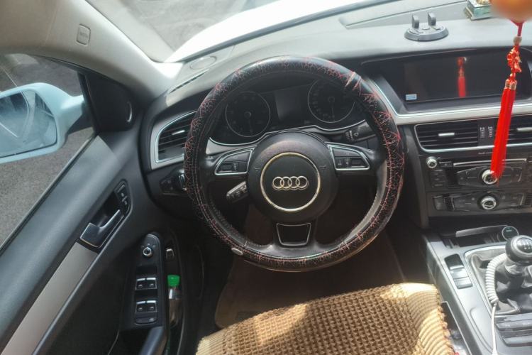 Used Audi A4L 2013 30 TFSI Manual Comfort Model Steering Wheel
