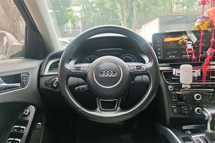 Used Audi A4L 2013 35 TFSI Automatic Standard Model Steering Wheel