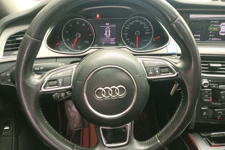 Used Audi A4L 2013 35 TFSI Automatic Comfort Model Steering Wheel