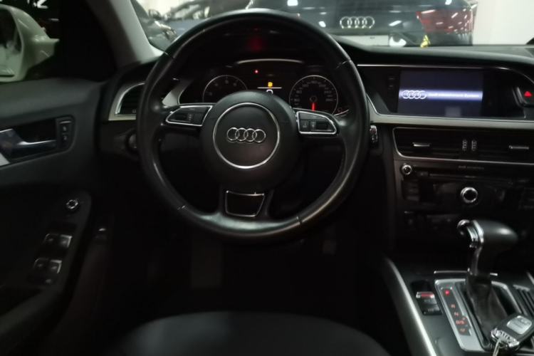 Used Audi A4L 2013 35 TFSI Automatic Standard Model Steering Wheel