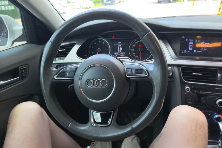 Used Audi A4L 2013 35 TFSI Automatic Comfort Model Steering Wheel