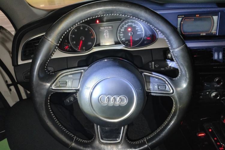 Used Audi A4L 2013 35 TFSI Automatic Standard Model Steering Wheel