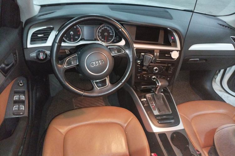 Used Audi A4L 2013 35 TFSI Automatic Standard Model Steering Wheel