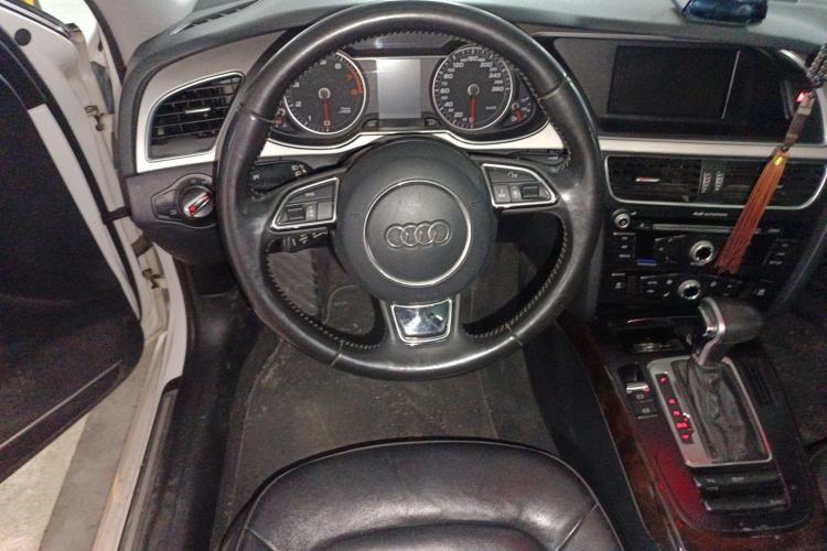 Used Audi A4L 2013 35 TFSI Automatic Comfort Model Steering Wheel