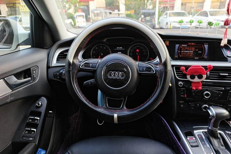 Used Audi A4L 2013 35 TFSI Automatic Standard Model Steering Wheel