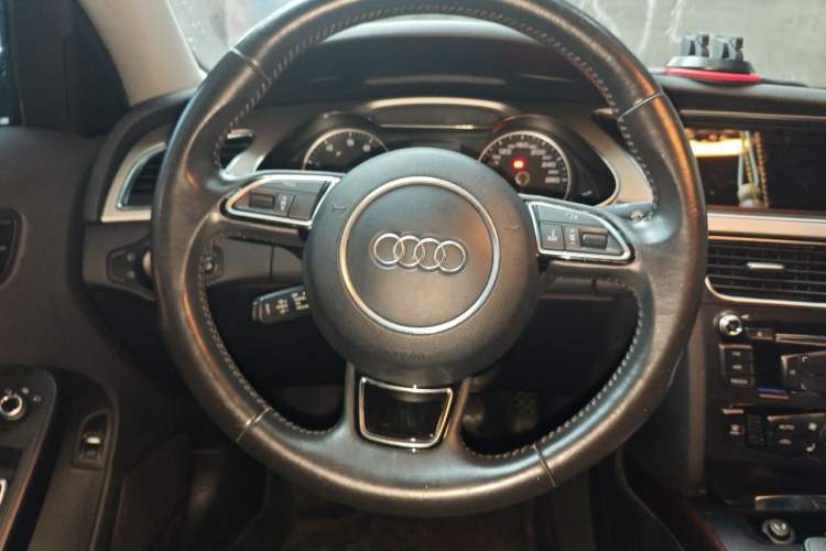 Used Audi A4L 2013 35 TFSI Automatic Comfort Model Steering Wheel