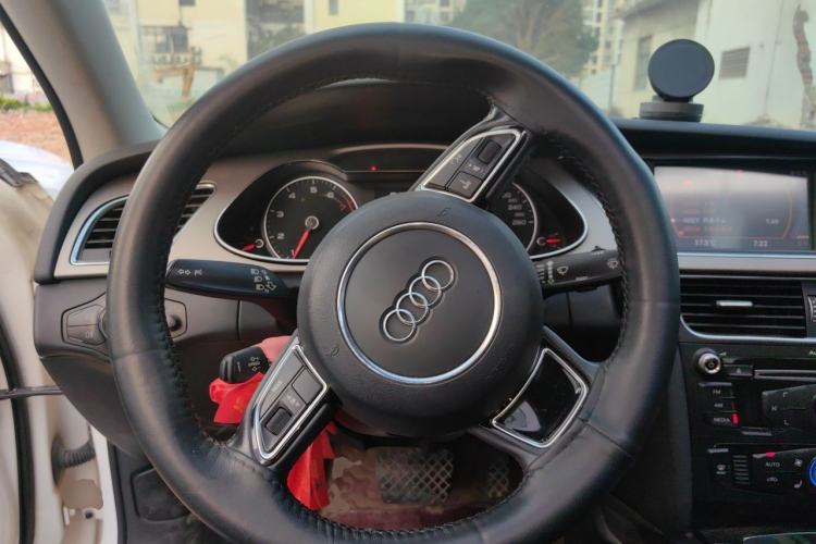 Used Audi A4L 2013 35 TFSI Automatic Comfort Model Steering Wheel
