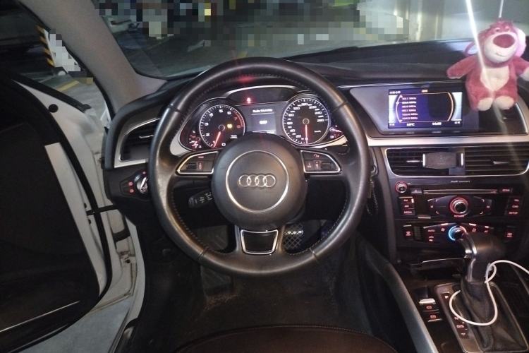 Used Audi A4L 2013 35 TFSI Automatic Standard Model Steering Wheel