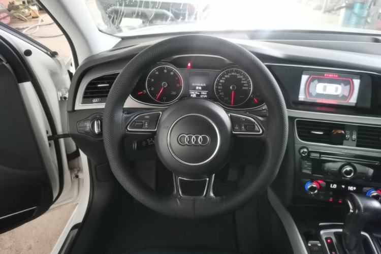 Used Audi A4L 2013 35 TFSI Automatic Standard Model Steering Wheel