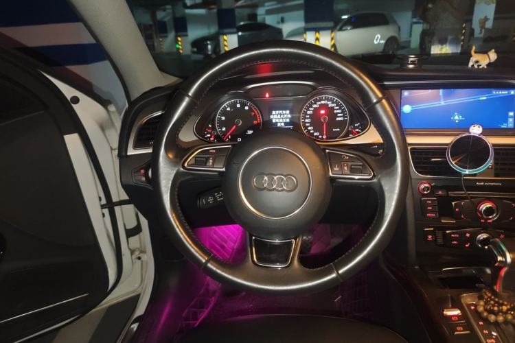 Used Audi A4L 2013 35 TFSI Automatic Standard Model Steering Wheel