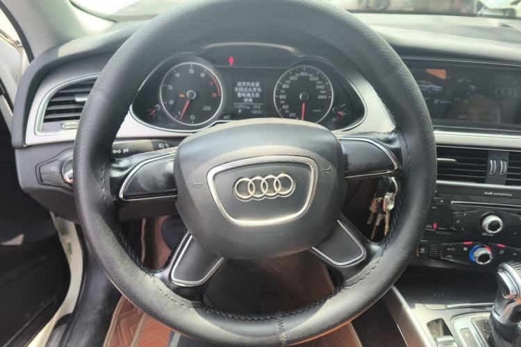 Used Audi A4L 2013 30 TFSI Automatic Comfort Model Steering Wheel