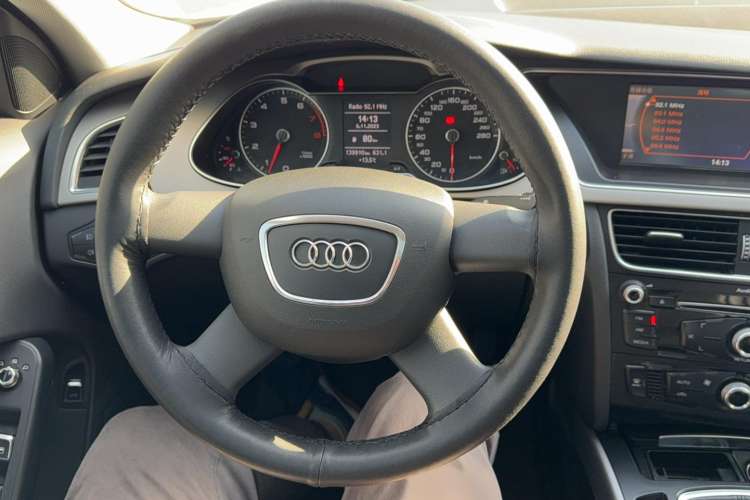 Used Audi A4L 2013 30 TFSI Manual Comfort Model Steering Wheel