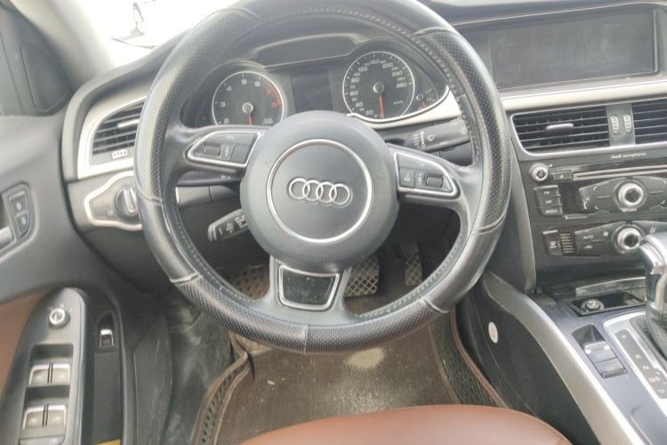 Used Audi A4L 2013 35 TFSI Automatic Standard Model Steering Wheel