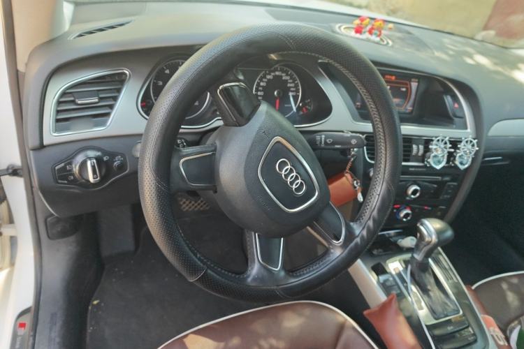 Used Audi A4L 2013 30 TFSI Automatic Comfort Model Steering Wheel