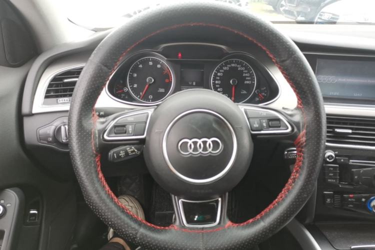 Used Audi A4L 2013 35 TFSI Automatic Standard Model Steering Wheel