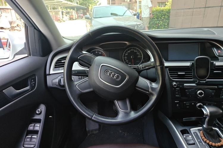 Used Audi A4L 2013 30 TFSI Automatic Comfort Model Steering Wheel