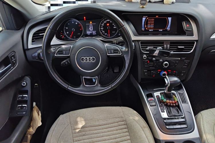 Used Audi A4L 2013 35 TFSI Automatic Standard Model Steering Wheel