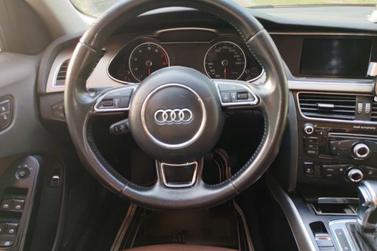 Used Audi A4L 2013 35 TFSI Automatic Standard Model Steering Wheel