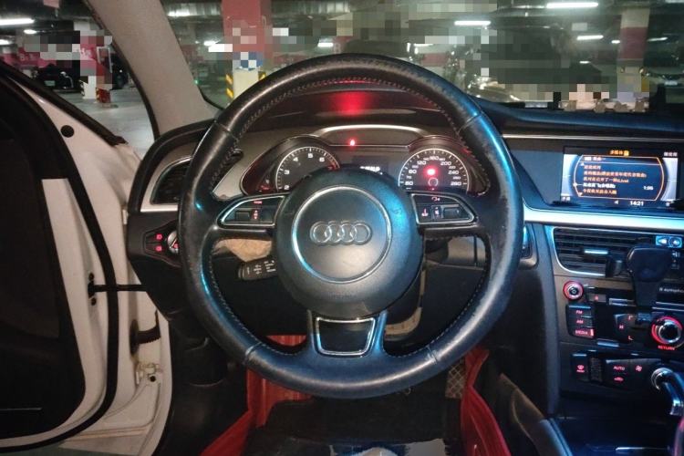 Used Audi A4L 2013 35 TFSI Automatic Standard Model Steering Wheel