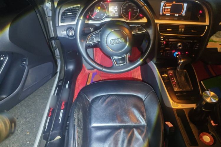 Used Audi A4L 2013 35 TFSI Automatic Standard Model Steering Wheel